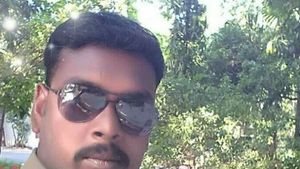 ஊரடங்கு காவலுக்கு போன போலீஸ்காரர்.. கரண்ட் கம்பத்தில் பைக் மோதி.. பெரம்பலூரில் பரிதாபம்!