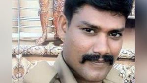 வீட்டில் என்ன பிரச்சினையோ.. நைட் டூட்டி முடித்து வீடு திரும்பிய போலீஸ்காரர்.. தூக்கில் தொங்கினார் 