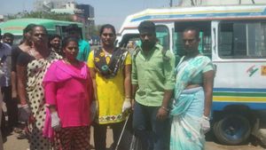கொரோனாவிலிருந்து புதுவை மக்களை காக்கும் திருநங்கைகள்.. விழிப்புணர்வு ஏற்படுத்தும் நெகிழ்ச்சி 