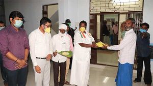 வெளிமாநில தொழிலாளர்களிடம் மாத வாடகை கேட்க கூடாது- புதுவை முதல்வர் நாராயணசாமி வார்னிங் 