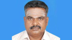 திருச்சியில் ரஜினி ரசிகர் மன்ற நிர்வாகி மாரடைப்பால் மரணம் 