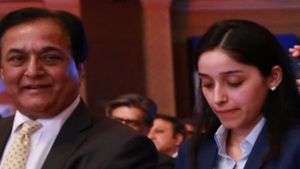 லண்டனுக்கு பறக்க முயன்ற யெஸ் வங்கி நிறுவனரின் மகள்.. விமான நிலையத்தில் தடுத்து நிறுத்திய அதிகாரிகள் 