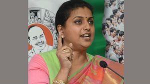 வலியால் துடித்த கர்ப்பிணி.. நிறை மாசம்.. ஆம்புலன்ஸும் இல்லை.. மின்னல் வேகத்தில் உதவிய ரோஜா.. சபாஷ்!