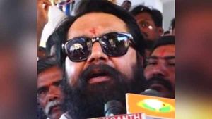 பில்டப் வேண்டாம்.. ரஜினி குறித்த கேள்விக்கு பதில் தர ரூ 5 லட்சம் தாங்க.. நிருபரிடம் கேட்ட சரத்குமார்