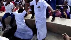 நூலிழையில் தப்பிய அமைச்சர் செல்லூர் ராஜு..  புதிய ரவுண்டானா இடிந்து வாய்க்காலில் விழுந்த அதிமுகவினர்