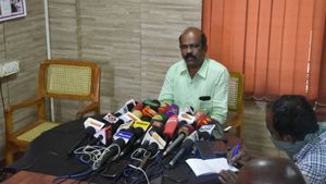 திங்கள் முதல் திருச்சி காந்தி மார்கெட் பொன்மலை ஜி.கார்னர் மைதானத்துக்கு இடமாற்றம்: கலெக்டர் 