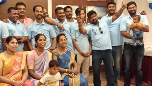 20 ஆண்டுகளுக்குப் பின் இணைந்த நண்பர்கள்.. திருச்சியில் ஒரு கலகல நிகழ்ச்சி! 