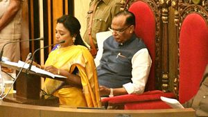 தெலுங்கானா சட்டசபையில் ஒலித்த குறள் இசை.. காரணம் தமிழிசை.. ஆஹா பேச்சு.. ஆரவார பாராட்டு! 