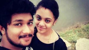 தெலுங்கானாவை புரட்டிப்போட்ட பிரணாய் குமார் ஆணவ கொலை.. அம்ருதாவின் அப்பா திடீர் தற்கொலை.. பகீர்! 