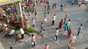 கொரோனா எதிரொலி.. காய்கறி அங்காடியாக மாறிய புதுச்சேரி பஸ் நிலையம்! 