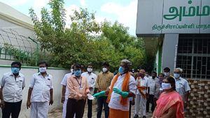அம்மா உணவகத்தில் அவியல் முட்டையுடன் இலவச உணவு.. அமைச்சர் வெல்லமண்டி நடராஜன் ரூ.1.50 லட்சம் நிதியுதவி