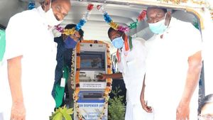 காசு எடுக்கனுமா.. வீட்டிற்கே வரும் ஏடிஎம்.. புதுவை பாரதியார் கிராம வங்கியின் புது முயற்சி! 