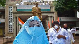 கர்நாடகா: 14 மாவட்டங்களில் ஊரடங்கு தளர்வு ஓகே.. பெங்களூர் நிலைமை என்ன தெரியுமா? 