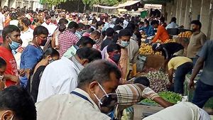 3 மாநகராட்சிகளில் கடைகள் இன்று மட்டும் காலை 6 மணி முதல் மாலை 5மணி வரை திறந்திருக்கும் 