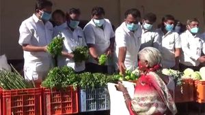 9வது நாளாக ஒசூரில் இலவச காய்கறி வினியோகம்.. அசத்தும் அதிமுக 