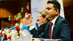 லாக்டவுன் கால சர்வதேச கவிதைப்போட்டி... காணொலிக் காட்சி மூலம் நடைபெற்ற பரிசளிப்பு விழா 