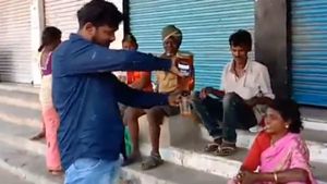 தெலுங்கானா: வீடியோ லைக்குகளுக்காக சரக்கு சப்ளை செய்த 