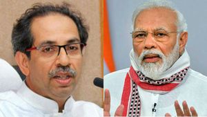 இன்னும் 1 மாதம்தான்.. கொரோனாவிற்கு இடையே முதல்வர் பதவிக்கு சிக்கல்.. மோடிக்கு போன் போட்ட உத்தவ்! 