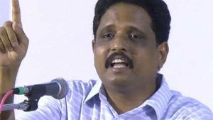 குப்பை வண்டியில் அழைத்து செல்லப்பட்ட முஸ்தபா.. கொரோனா பெயரில் சமூகம் நிகழ்த்திய கொலை.. மதுரை எம்பி 