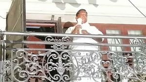 மோடி உத்தரவு.. மெழுகுவர்த்தி ஏற்றிய கிரண்பேடி மற்றும் நாராயணசாமி! 