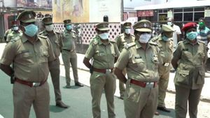 உங்க பகுதியில் கொரோனா இருக்கு.. நீங்க பணிக்கு வர வேண்டாம்.. தனிமைப்படுத்தப்பட்ட 21 காவலர்கள் 