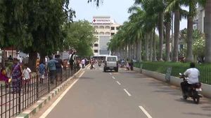 4 வயது சிறுமிக்கு கொரோனா.. டெல்லி மாநாடு சென்று வந்த உறவினர் மூலம் பரவியது! 