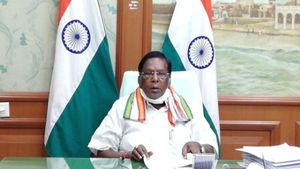 கொரோனாவில் அரசியல் செய்ய மாட்டேன் என மோடி வாக்குறுதி அளித்துள்ளார்.. நாராயணசாமி பேட்டி! 