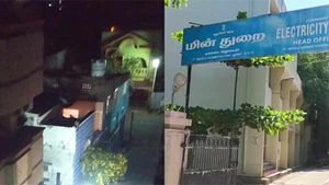 இரவில் ஏற்பட்ட மின்தடை.. ஒன்றரை மணி நேரம் இருளில் மூழ்கிய புதுச்சேரி.. பொதுமக்கள் அவதி 
