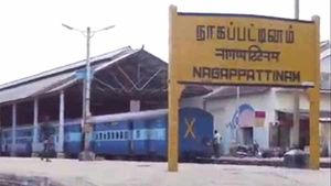 கள்ளக்காதலியை பார்க்க காரில் பறந்து வந்த தொழிலதிபர்.. காதலி வீட்டில் தனிமைப்படுத்தப்பட்டார்! 