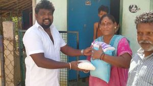 கொரோனா பாதிப்பு.. ஏழை எளியவர்களுக்கு உதவிகளை செய்த பொறியியல் நண்பர்கள்! 