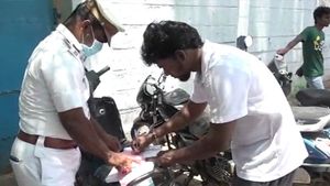 எச்சில் துப்பினால் ரூபாய் 100 அபராதம்.. புதுவையில் அதிரடி.. 1,200 பேரிடம் 1,20,000 வசூல்..! 