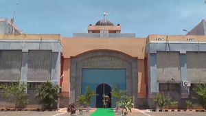 கொரோனா எதிரொலி.. சிறையாக மாறும் அரசு கல்லூரி.. புதிய கைதிகளை தனிமைப்படுத்த முடிவு! 