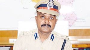 தனியாக வசிக்கும் மூத்த குடிமக்களுக்கு உதவி செய்கிறோம்.. திருச்சி டிஐஜி பாலகிருஷ்ணன் 