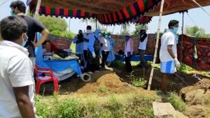 கொரோனா கொடூரத்திலும் முயல் வேட்டை.. 2 பேர் பலி.. மின்வேலியில் சிக்கி! 