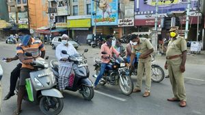 வாரத்தில் ஒரு நாள் மட்டுமே வெளியே வரலாம்.. வாகனங்களுக்கு பெயிண்ட்.. விழுப்புரத்தில் புதிய திட்டம்! 