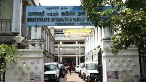 வெளிநாட்டு கொரோனா கிளஸ்டர்.. புதுவையில் திடீரென அதிகரிக்கும் கேஸ்கள்.. உயரும் எண்ணிக்கை! 