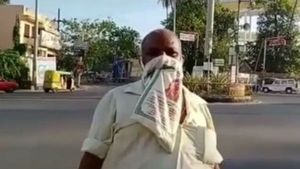 எனக்கு இதுதான் சார் மாஸ்க்.. புதுவை போலீஸை தெறிக்கவிட்ட ஆசாமி 