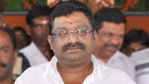 இலங்கை இந்திய வம்சாவளி தமிழர் தலைவர் அமைச்சர் ஆறுமுகன் தொண்டமான் காலமானார்- மலையக தமிழர்கள் துயரம்