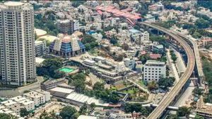 சோதனை மேல் சோதனை! பெங்களூருவில் கொரோனா குவாரண்டைன் ஹோட்டல் மேற்கூரை திடீரென இடிந்து விழுந்தது! 