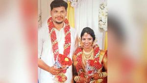  ராத்திரி 12 மணி வரை ஜாலி.. மனைவி தூங்கிய பிறகு பாம்பை ஏவி கொன்ற கணவர்.. நடுங்கும் கொல்லம்!!