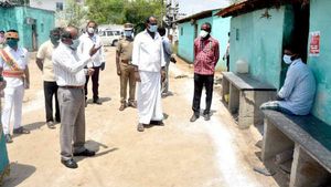 கோயம்பேட்டிலிருந்து ஊர் திரும்பிய 4 பேரின் வீடுகள் இருக்கும் பகுதிக்கு சீல்.. திருச்சி ஆட்சியர் 
