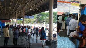 கர்நாடகாவில் பேருந்து டிக்கெட் கட்டணம் 3 மடங்கு உயர்வு... திகைத்து நின்ற தொழிலாளர்கள் 