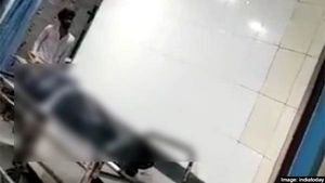 மும்பை மருத்துவமனை கொரோனா வார்டில் ஜேஜேவென கூட்டம்.. கிடத்தப்பட்ட சடலங்கள்.. ஷாக்கிங் வீடியோ 