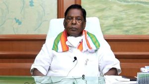 கொரோனா இயற்கையாக உருவானதல்ல.. மனிதனால் உருவாக்கப்பட்டது.. நாராயணசாமி பொளேர் 