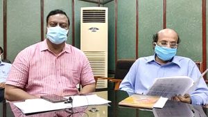 புதுச்சேரியில் ஒரே குடும்பத்தைச் சேர்ந்த 4 பேருக்கு கொரோனா.. பாதிப்பு எண்ணிக்கை 56 ஆக உயர்வு