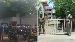 புதுவையில் மேலும் ஒரே குடும்பத்தை சேர்ந்த 3 பேருக்கு கொரோனா - பாதிப்பு 21 ஆக அதிகரிப்பு 