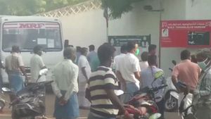 புதுவையில் மருத்துவர் ஆலோசனையை கேட்காத இளைஞர்.. 100 க்கும் மேற்பட்டோருக்கு கொரோனா பரவும் அபாயம் 