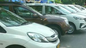 கொரோனா கிடக்கு விடுங்க.. ஃபைபர் போதும்.. பாதுகாப்பா டாக்சியில் பயணிக்கலாம்.. அசத்தல் ஏற்பாடு பாருங்க