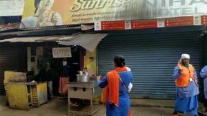  மெல்ல மெல்ல பிஸியானது ஊட்டி.. டீக்கடைகள் திறப்பு.. அங்கேயே வாங்கி அங்கேயே குடித்து மக்கள் ஹேப்பி!