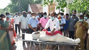  விபத்தில் சிக்கி உயிரிழந்த தொட்டியம் வருவாய் ஆய்வாளர் உடலுக்கு திருச்சி ஆட்சியர் மரியாதை
